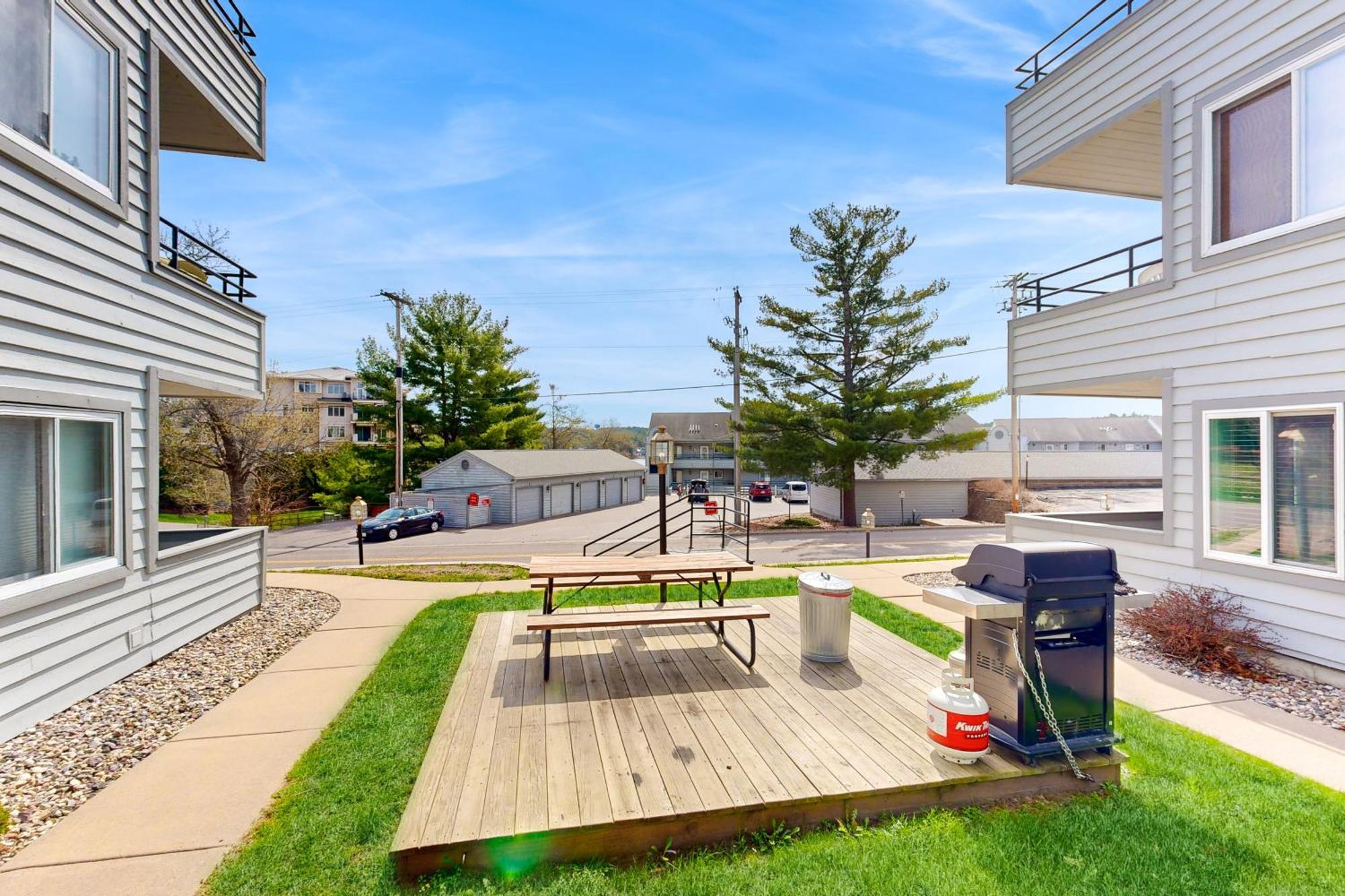 Lighthouse Cove Condo Resort Wisconsin Dells Room photo